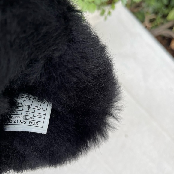 UGG classic Short Youth size 4 fits women size 6 - Picture 7 of 7